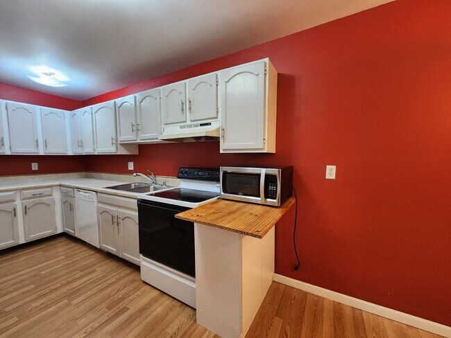 Building Photo - 2 Bedroom condo unit Appleton