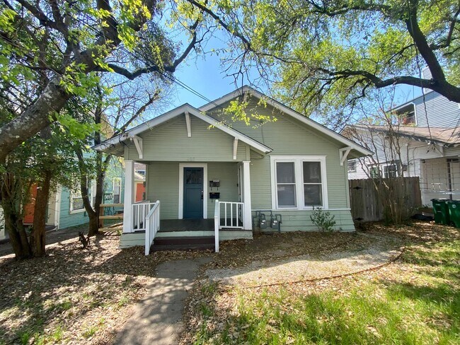 Building Photo - 30th-407 E