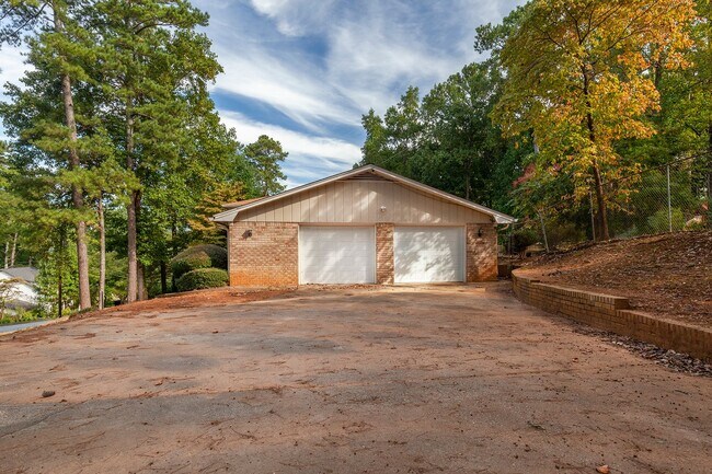 Building Photo - 3741 Fox Glen Ct NE