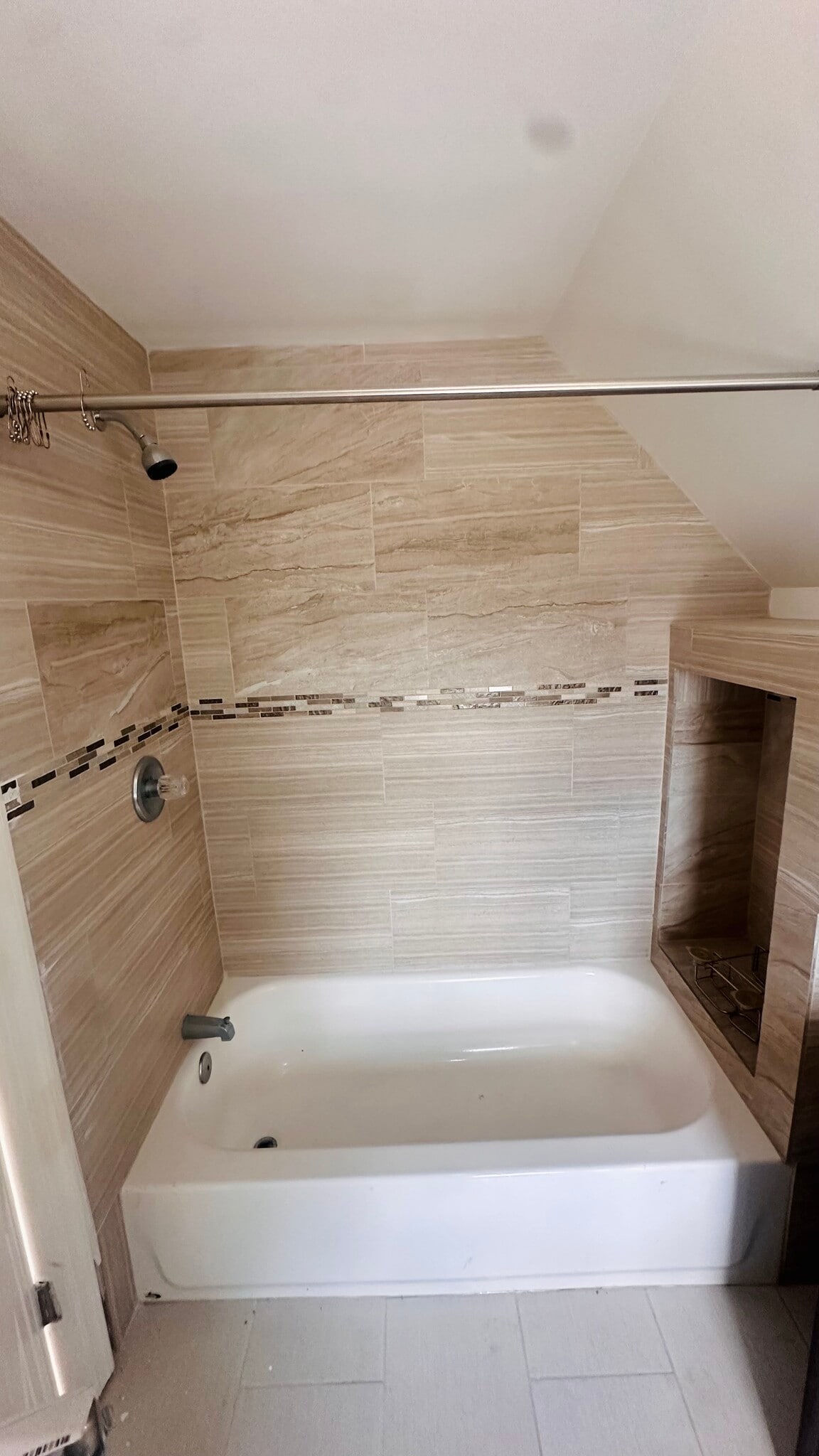 Building Photo - 5115 E Roosevelt Blvd