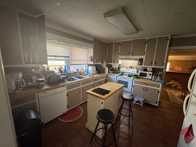 Building Photo - 168 Roy E Brown Rd