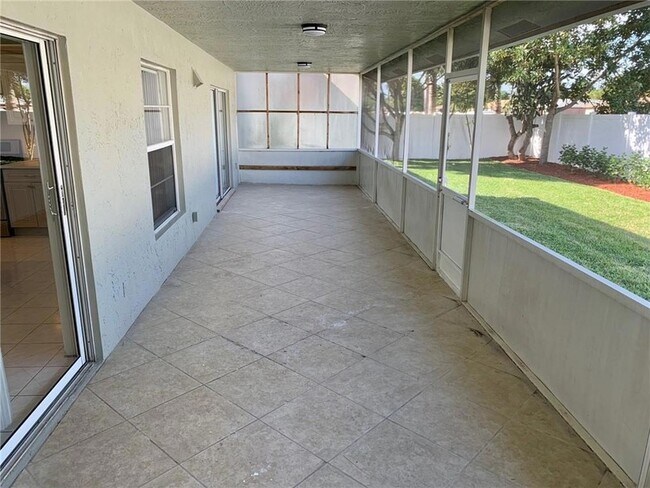 Building Photo - 10841 Fox Glen Dr