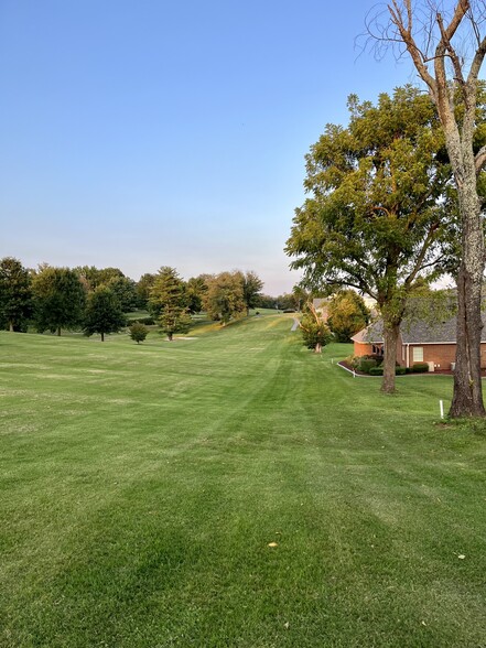 Building Photo - 200 Fairway Ln