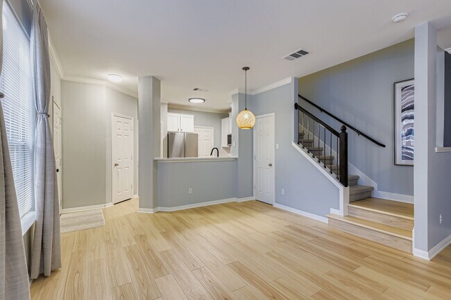 Building Photo - "Charming 3-Bed Townhouse Retreat with 151...