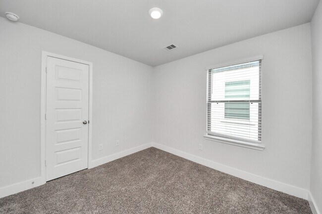 Building Photo - 4423 Santorini Ln