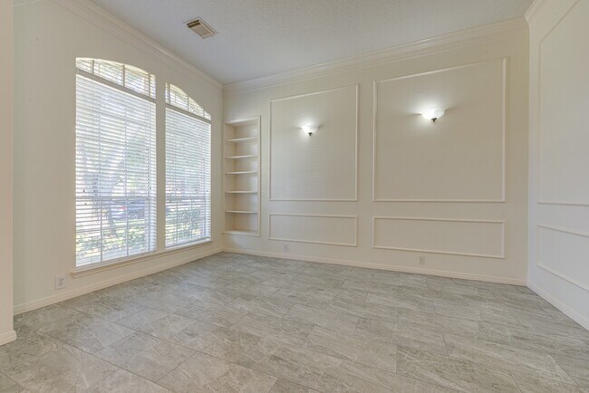 Building Photo - 1315 Crescent Pkwy Ct