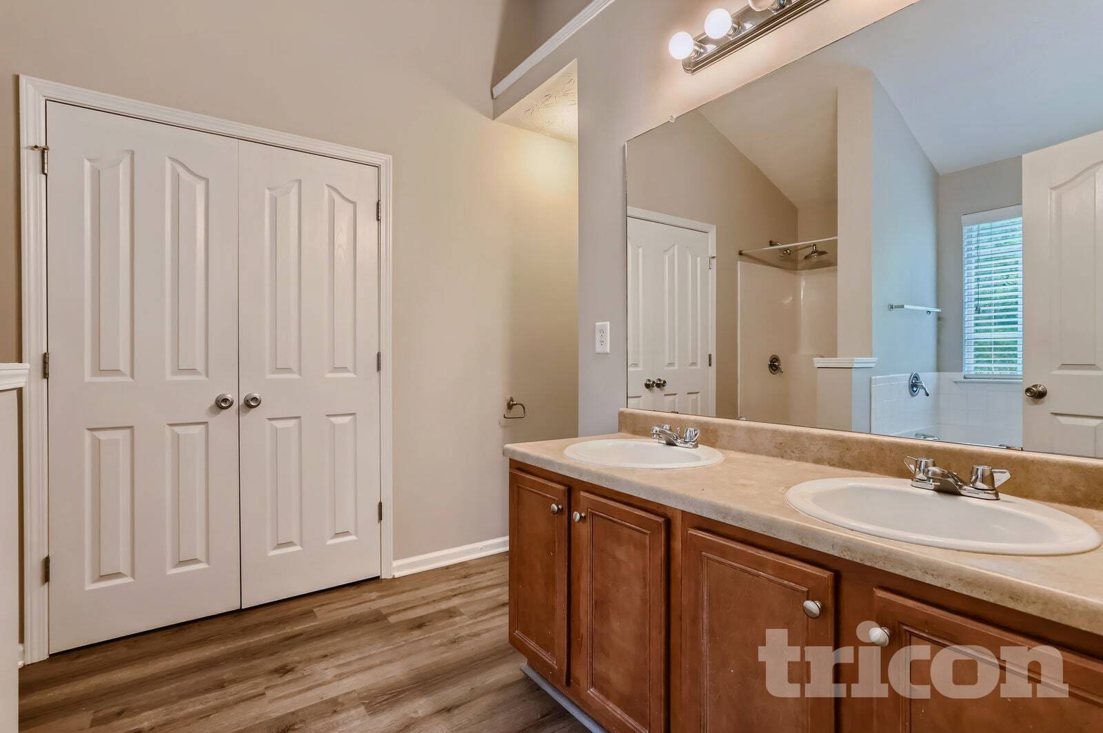 Building Photo - 10 St Charles Pl