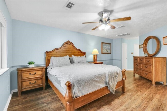 Building Photo - 7310 Echo Pines Dr
