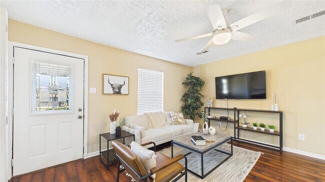 Building Photo - 1658 Du Barry Ln