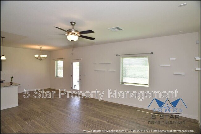 Building Photo - 3545 Essence St