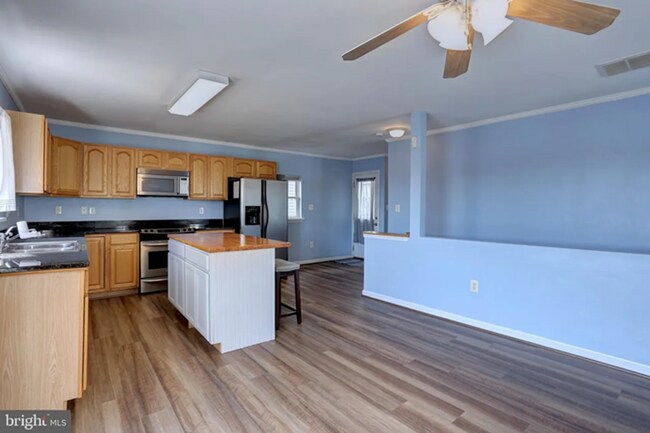 Building Photo - Stunning Waterfront 3bd/2.5ba in Glen Burnie with Deep-water Boat Dock, CAC, Renovated and more!