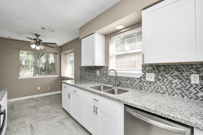 Building Photo - 13734 Cologne Dr