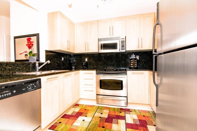 Building Photo - 511 SE 5 Ave