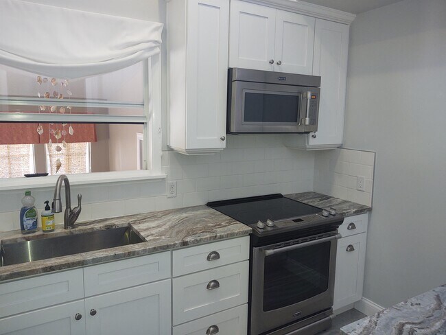Building Photo - 1403 Indian River Ave
