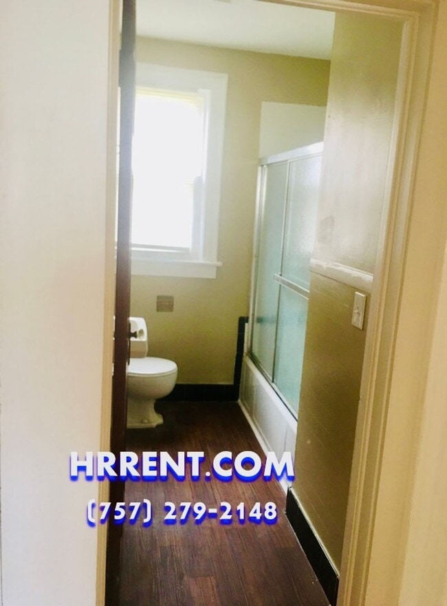 Building Photo - Lovely 3 Bedroom 2 Bath Single Family Home located in Norfolk VA