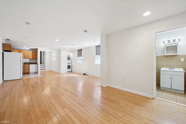 Building Photo - 4 br, 2 bath Triplex - 1708 N 18TH ST Unit...