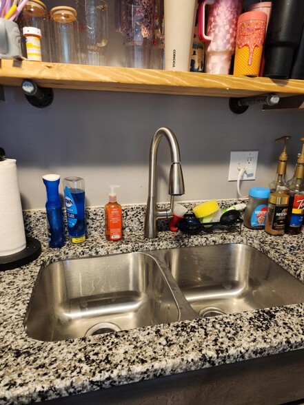 Kitchen - 2915 Parsons Ave