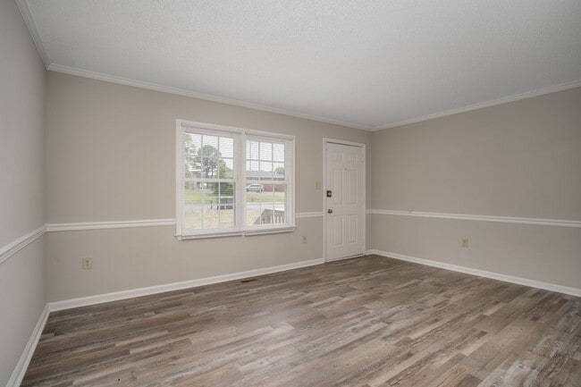 Building Photo - 1724 Vernon Rd