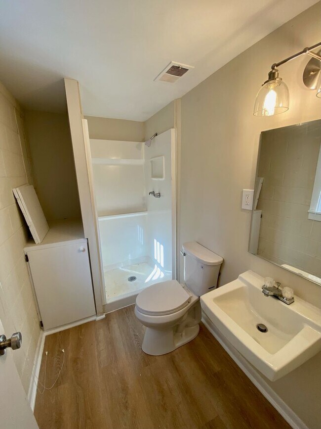 Building Photo - 908 Country Terrace