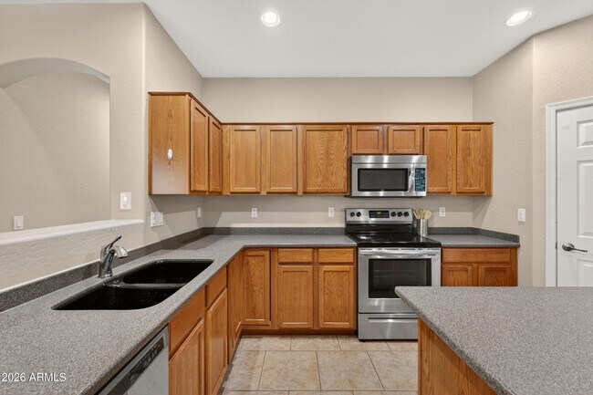 Building Photo - 921 W Dana Dr