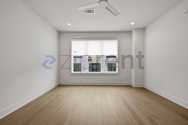 Building Photo - 425 S Walker St