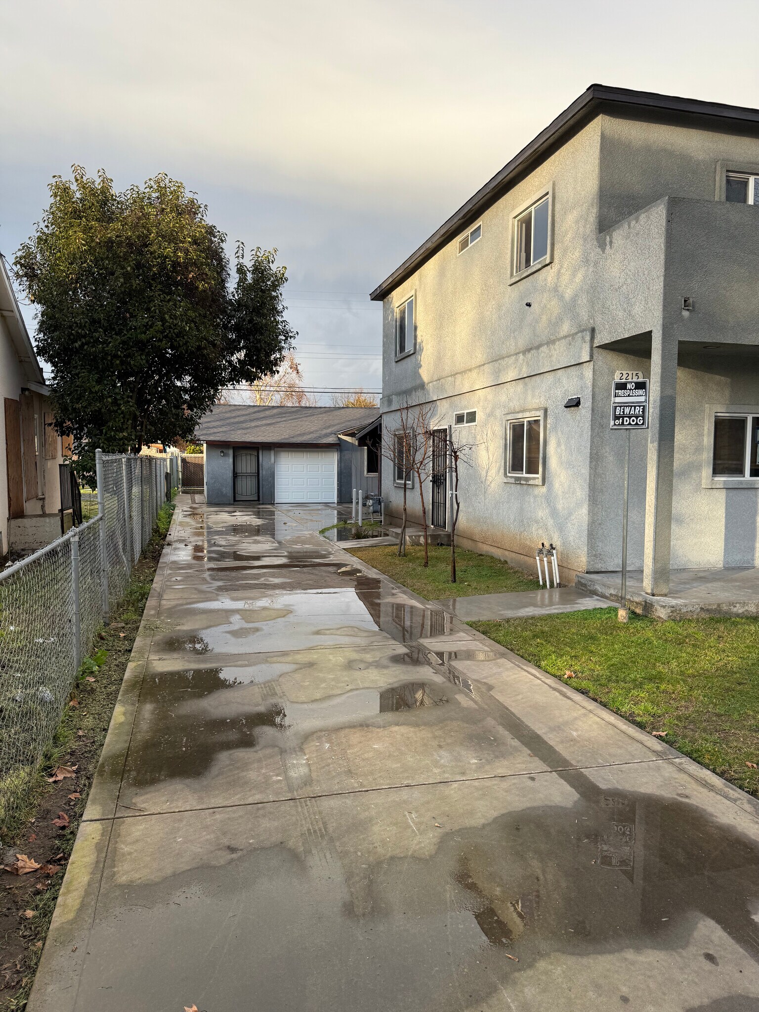 Drive way - 2215 E Tyler Ave