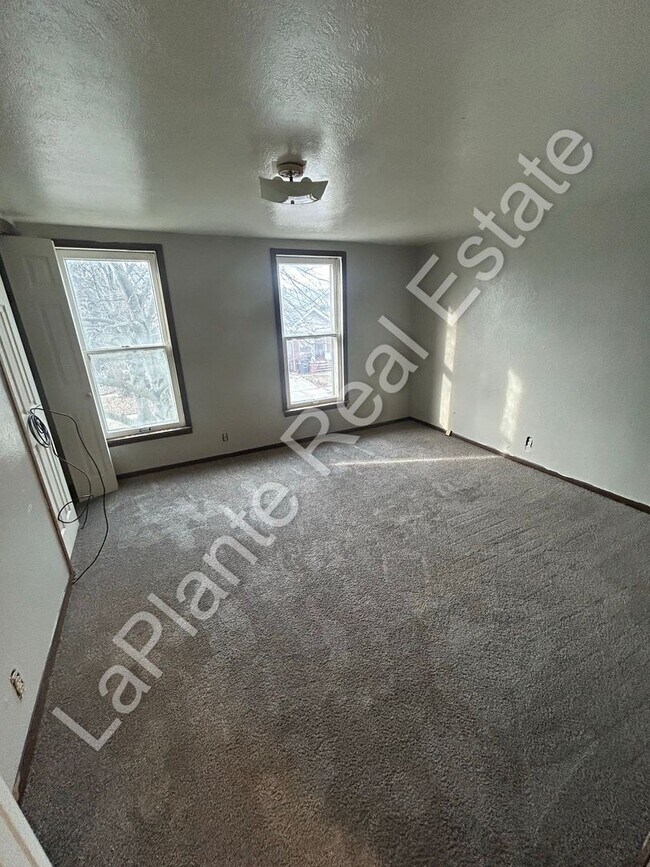 Building Photo - 1439 Vassar Dr