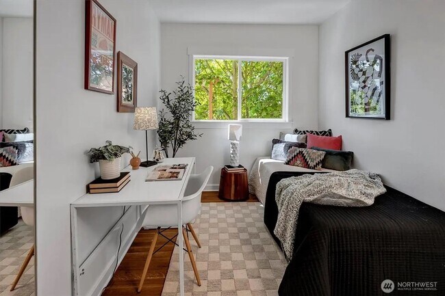 Building Photo - Alaska Junction - 3 bedroom and 2 1/2 bathroom