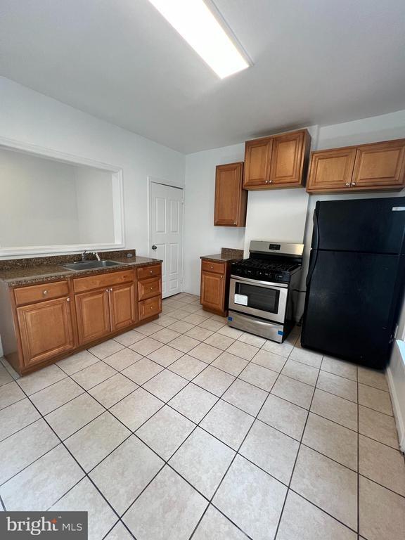 Building Photo - 323 Collins Ave