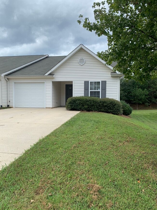 Building Photo - 132 Springwood Ln