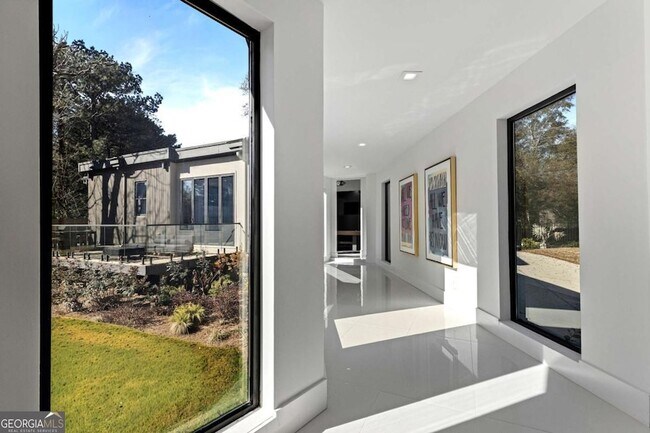 Building Photo - 3600 Lower Roswell Rd