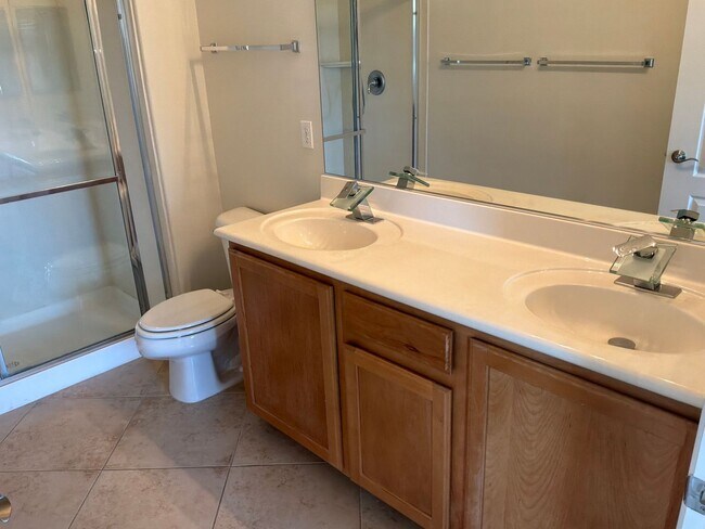 Building Photo - 2 bedroom 2 bathroom Condo