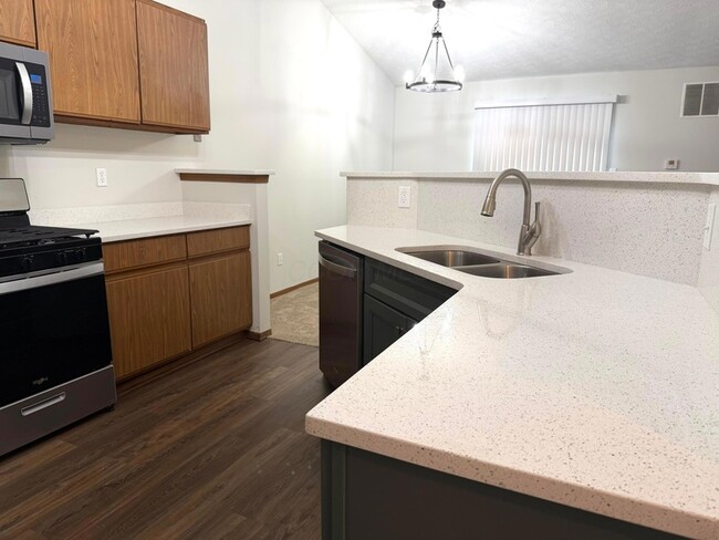 Building Photo - 824 Crofton Pl