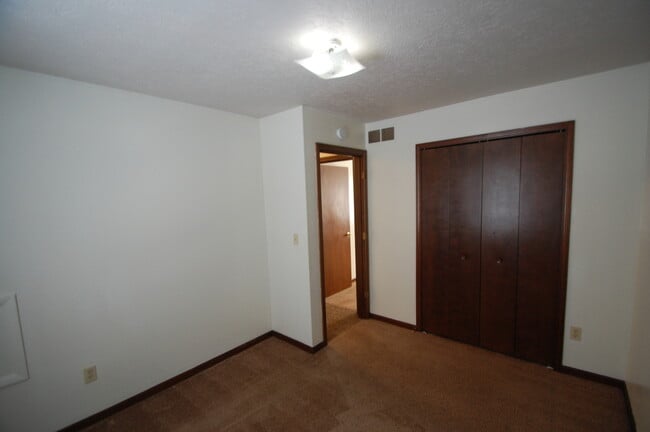 Building Photo - Nice 2-Bedroom Duplex with Garage in Goshen