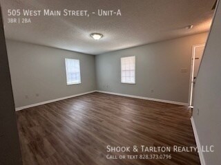 Building Photo - 505 W Main St