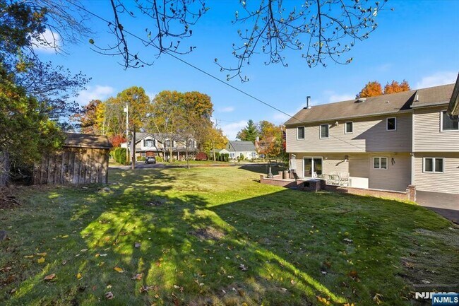 Building Photo - 473 Lincoln Dr