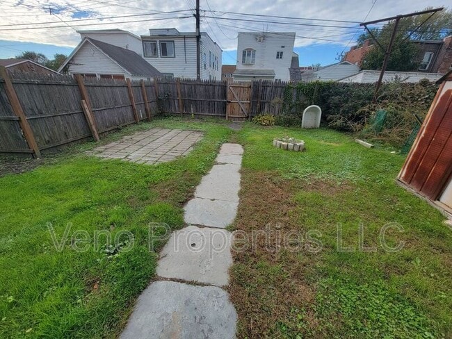 Building Photo - 1813 3rd Ave