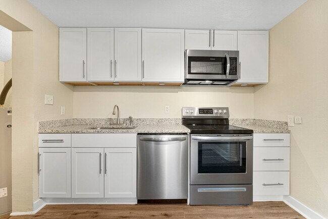 Building Photo - 1020 E 14th St