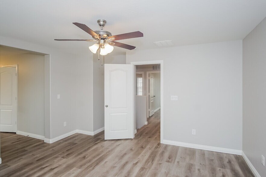 Building Photo - 6425 Kellyville Dr