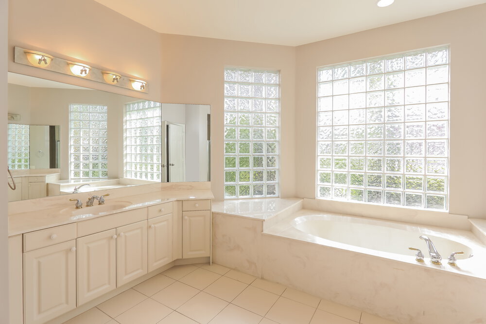 Building Photo - 2560 Jardin Manor