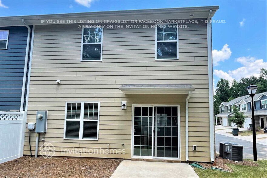 Building Photo - 9211 Grand Valley Dr