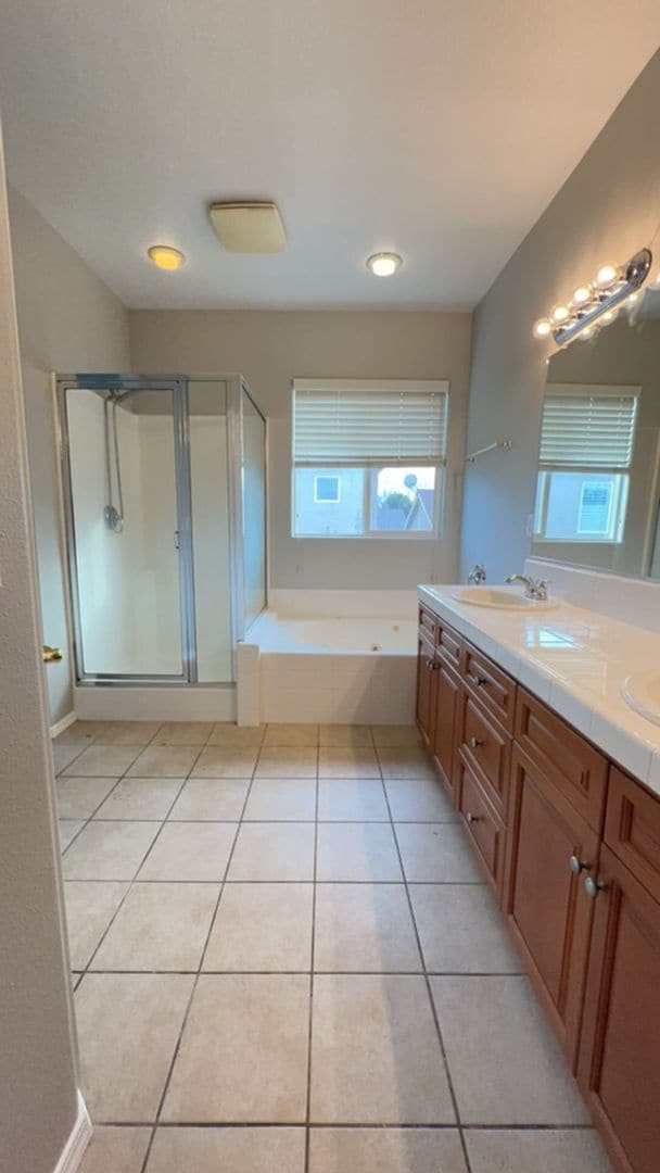 Building Photo - 714 W Riviera Ln