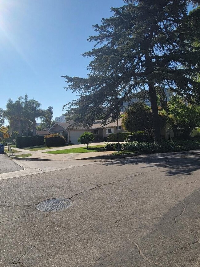 Building Photo - Charming 1950's Home in Encino, CA