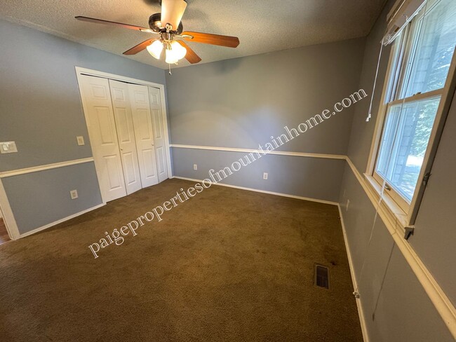 Building Photo - Stylish 3-Bedroom Home with Beautiful Kitc...