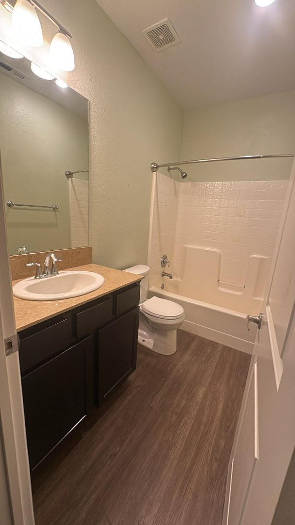 Building Photo - 4 Bedroom/2 Bath Home awaits you nestled in Fernley