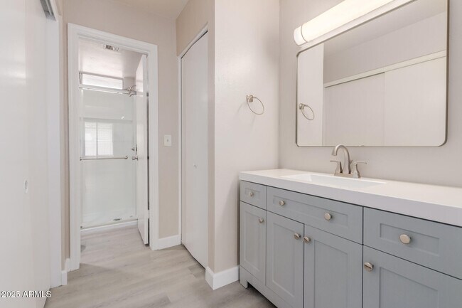 Building Photo - 10610 S 48th St