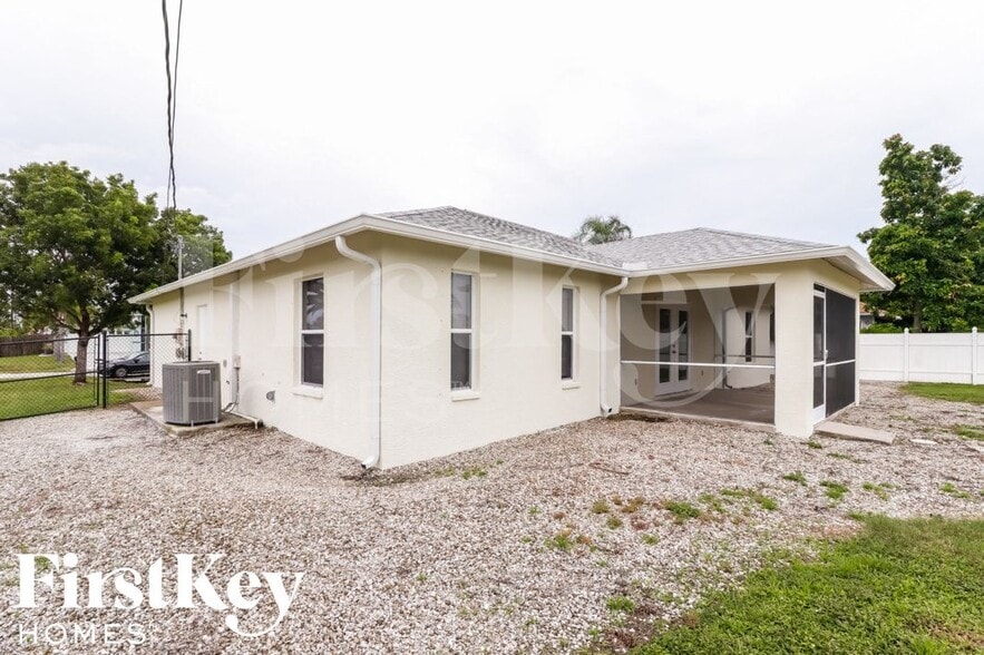 Building Photo - 1302 SW 35th St