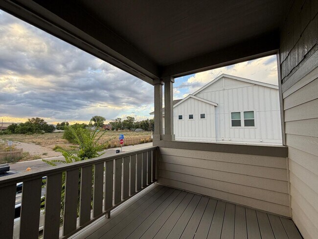 Building Photo - 569 Vicot Wy
