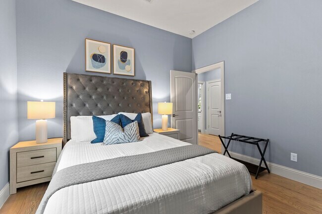 Building Photo - 2209 Silverbonnet St