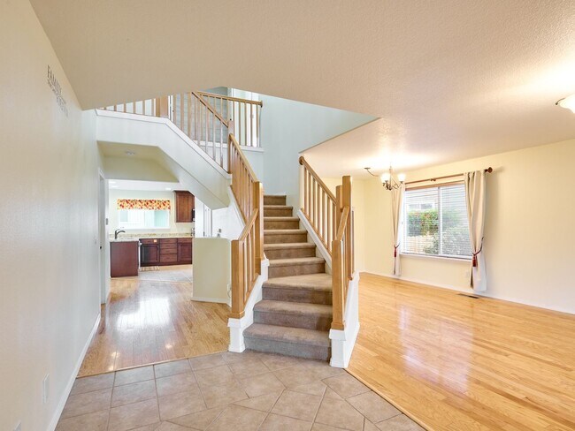 Building Photo - 643 Meadowbrook Ln